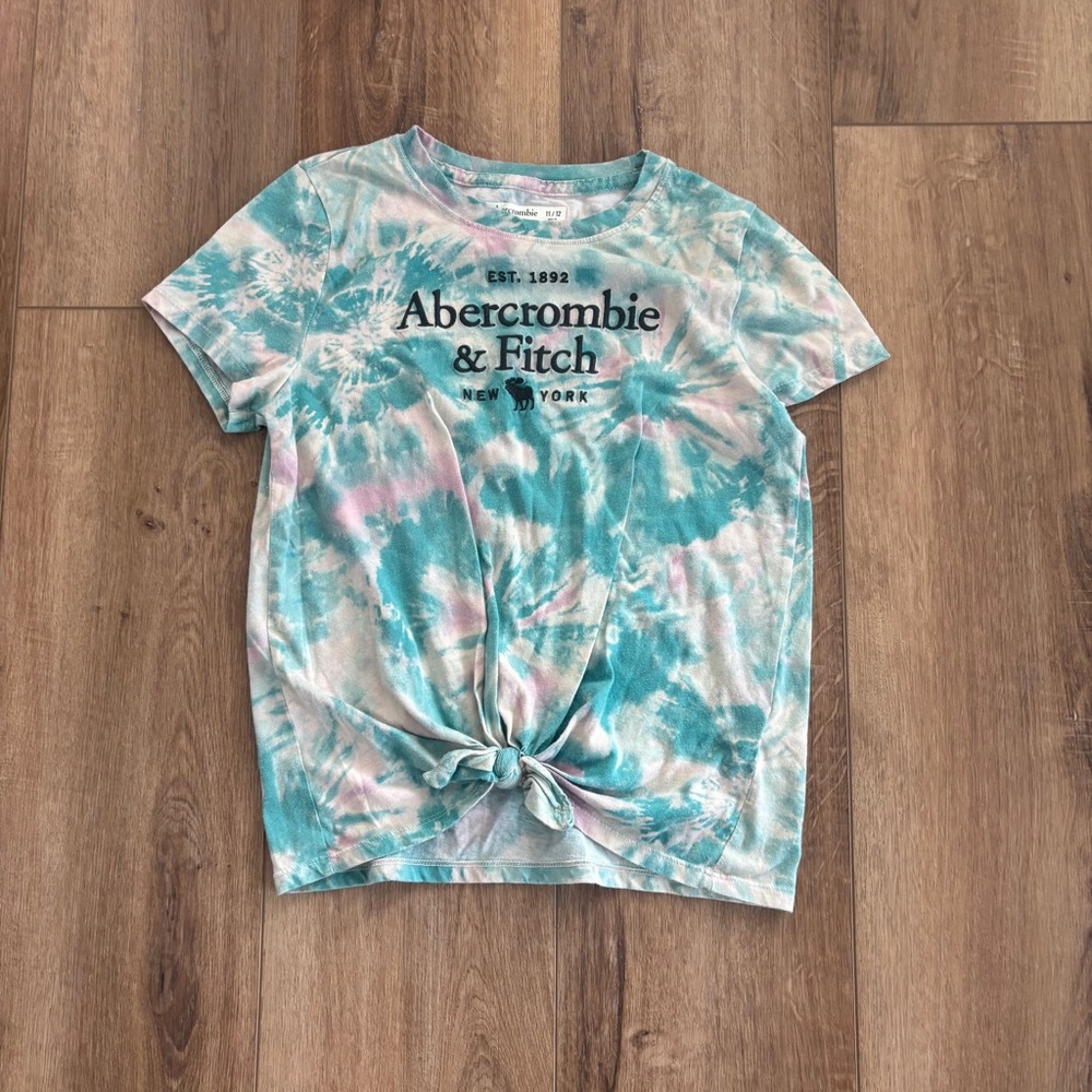 Abercrombie & Fitch Blue and Pink Short Sleeve Tee